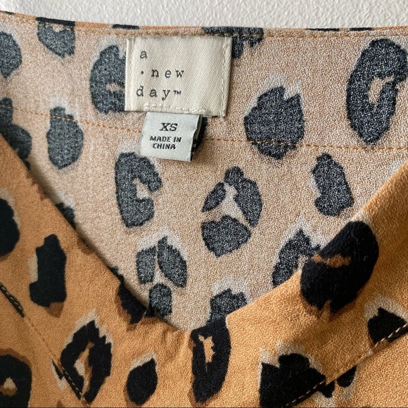 A New Day Leopard Print Top - Picture 2 of 4